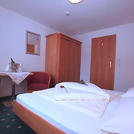 Hotel Waldhof 3*